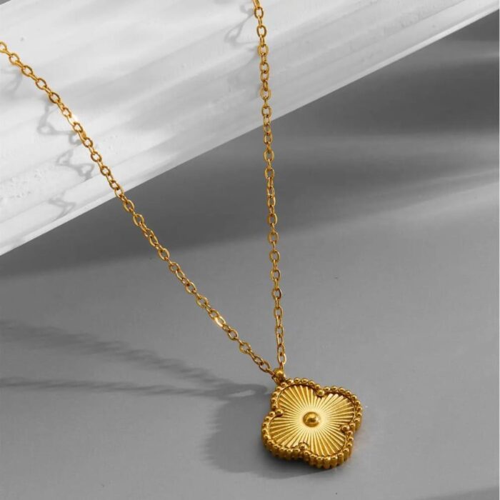 Aurelia Clover Necklace - Image 2