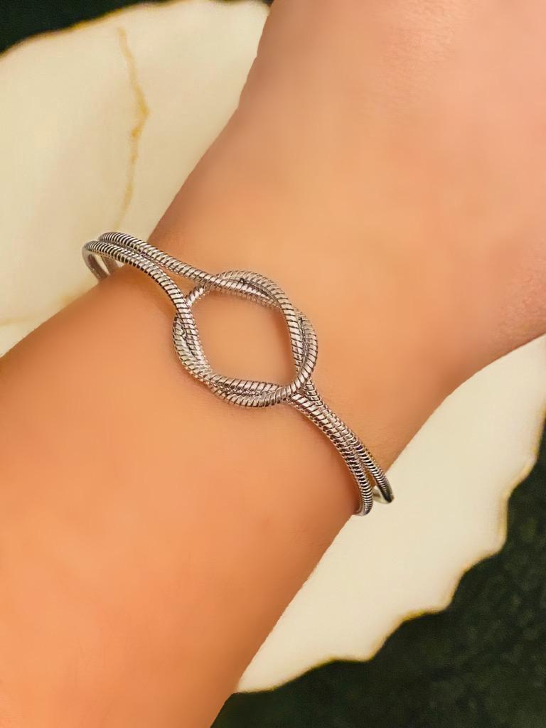 WhatsApp Image 2026-02-22 at 5.38.01 AM (3) Urban Link Bracelet - Image 1